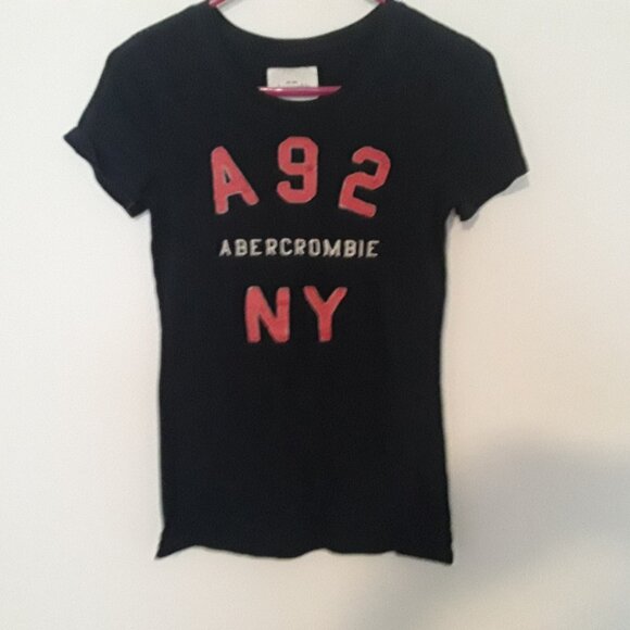 Abercrombie & Fitch Tops - Abercrombie & Fitch N.Y junior size XL dark blue w/red/white patchwork on front